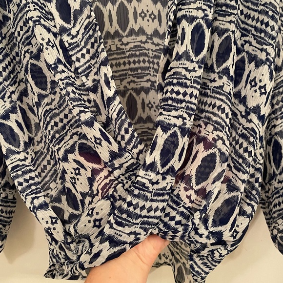 Women’s Blouse - Picture 2 of 7